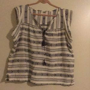 Short sleeve casual XL top; fits like 2x